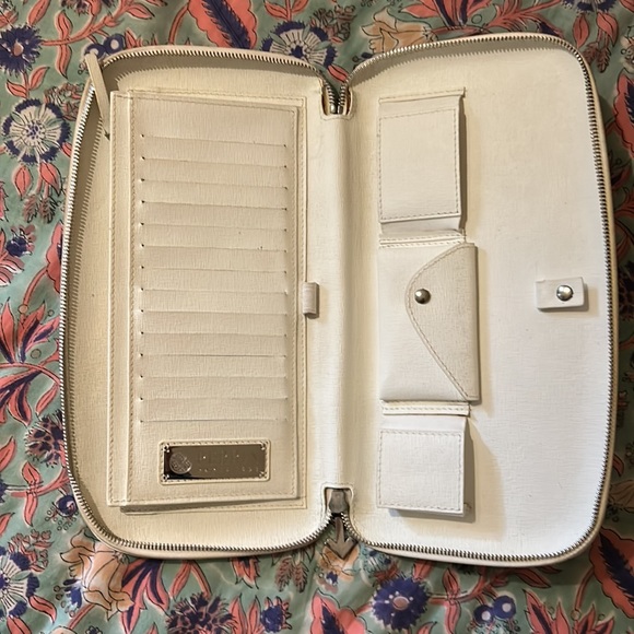 Beautiful PERRIN statement peace wallet/clutch. Excellent condition. - Picture 4 of 7